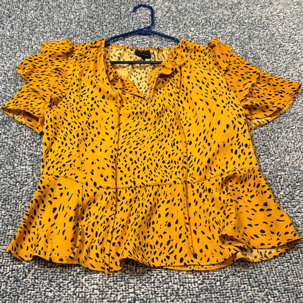 Who What Wear Mustard Yellow Cheetah Print Peplum Flutter Sleeve Blouse Medium